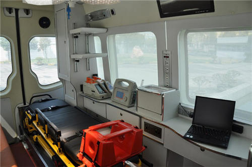 嘉善县救护车内部